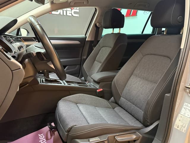 Volkswagen Passat i Örebro